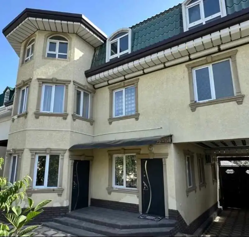 Дом, 7 комн., 380 м², Душанбе