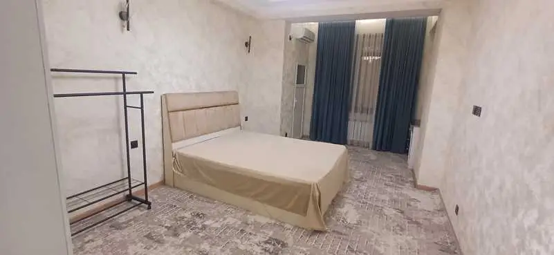 2-комн. квартира, 10 этаж, 83 м², Голубой экран