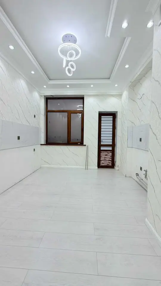 Хонаи 3-ҳуҷрагӣ, ошёнаи 8, 106 м², 33 мкр