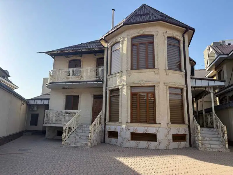 Дом, 8 комн., 300 м², Сино
