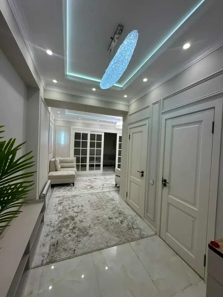 Хонаи 2-ҳуҷрагӣ, ошёнаи 5, 97 м², Хилтон