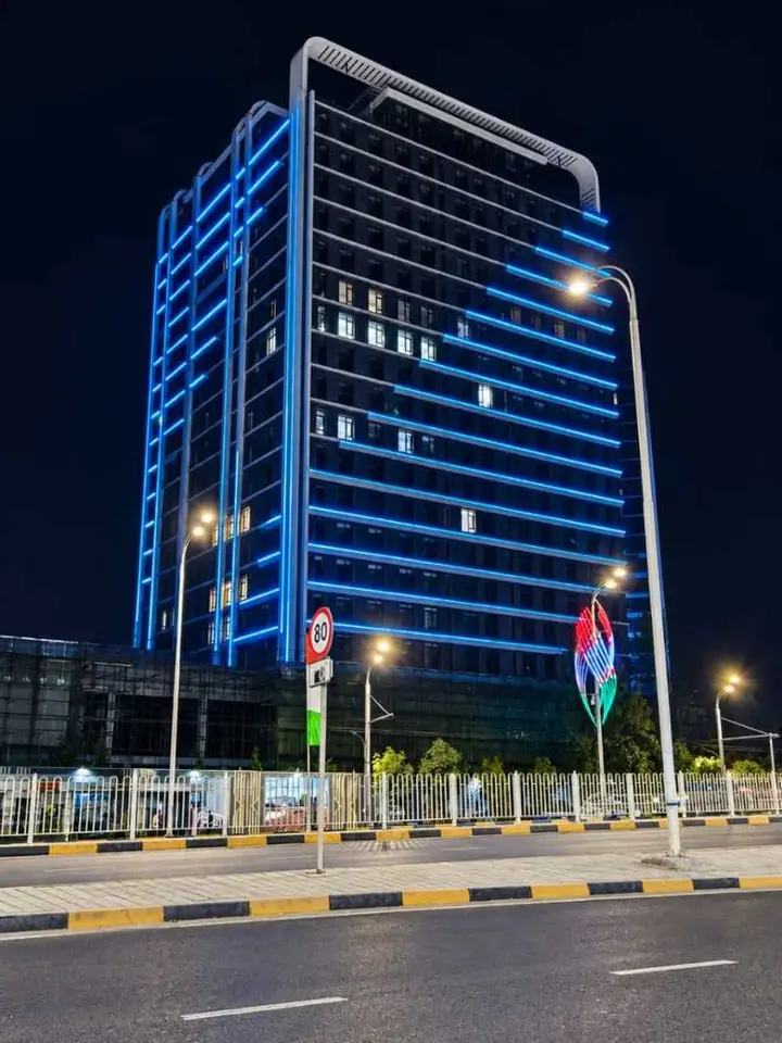 3-комн. квартира, 15 этаж, 126 м², 82 мкр