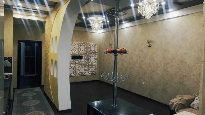 Хонаи 3-ҳуҷрагӣ, ошёнаи 6, 175 м², 92 мкр