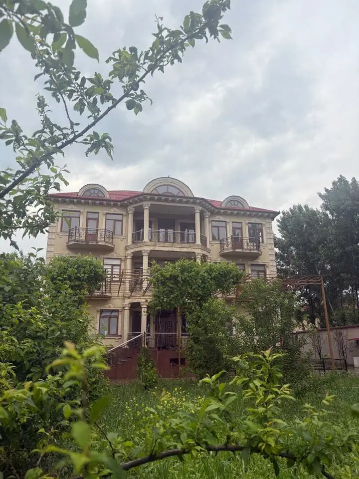 Дом, 10 комн., 700 м², Душанбе