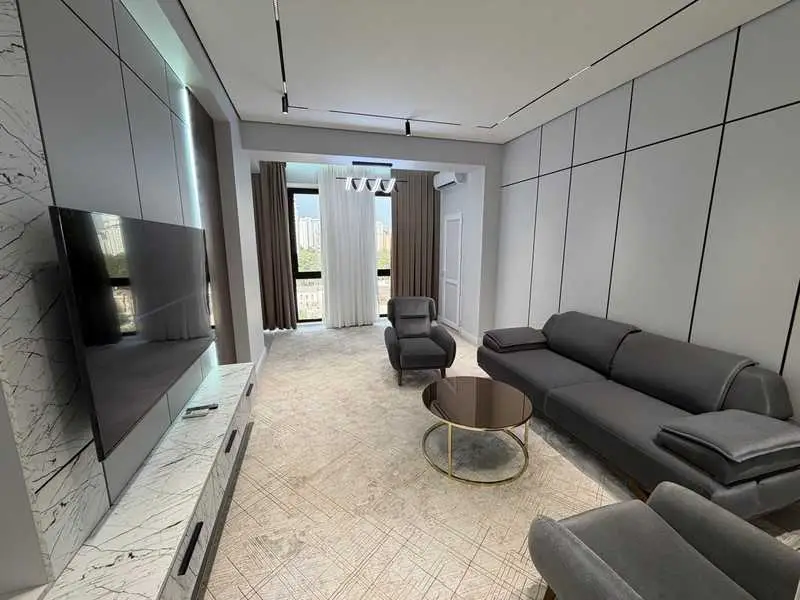 3-комн. квартира, 10 этаж, 93 м², Дом печати