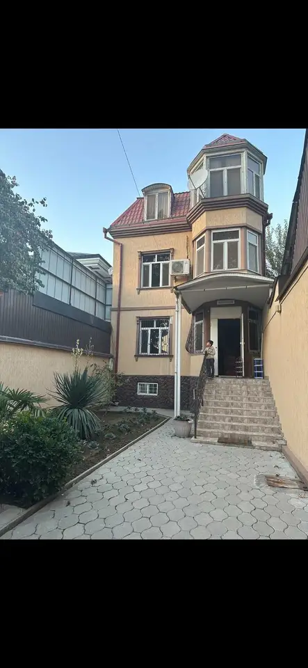 Дом, 5 комн., 300 м², Исмоили Сомони