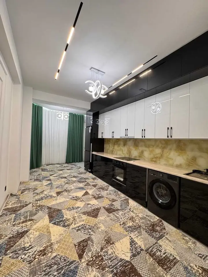 2-комн. квартира, 11 этаж, 84 м², Славянский университет