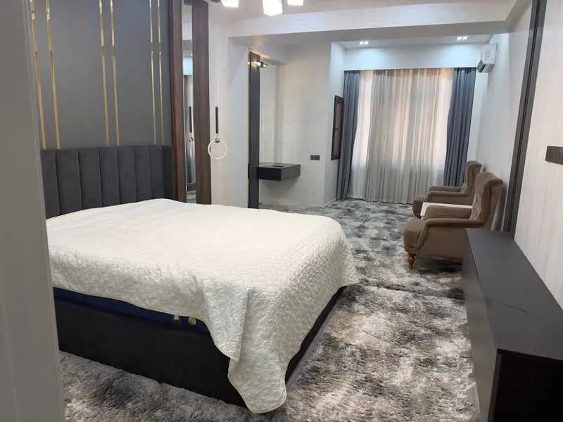Хонаи 2-ҳуҷрагӣ, ошёнаи 14, 182 м², Хонаи матбуот