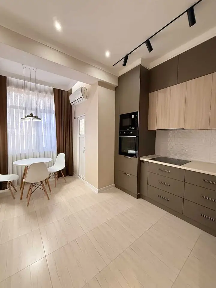 Хонаи 3-ҳуҷрагӣ, ошёнаи 17, 117 м², Шоҳмансур