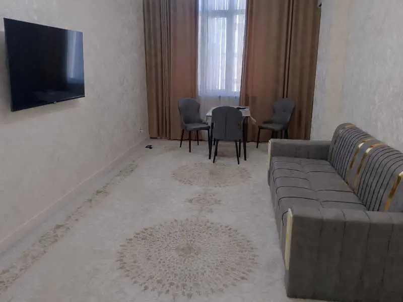 2-комн. квартира, 14 этаж, 75 м², Голубой экран