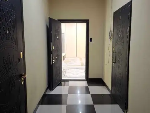 Хонаи 3-ҳуҷрагӣ, ошёнаи 14, 160 м², Хонаи матбуот