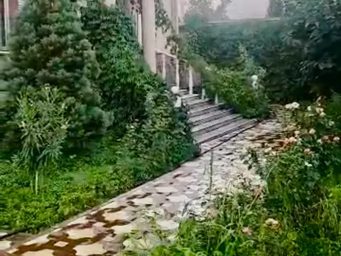 Дом, 9 комн., 700 м², Цирк